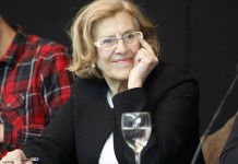 Carmena en versión original frente a los medios corporativos