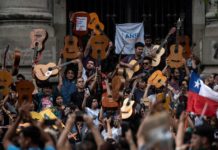 Cayó la Constitución de Pinochet, ¿cuándo caerá la de Franco?